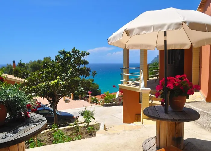 Apartamento Takis On Small House With Garden And Sea View