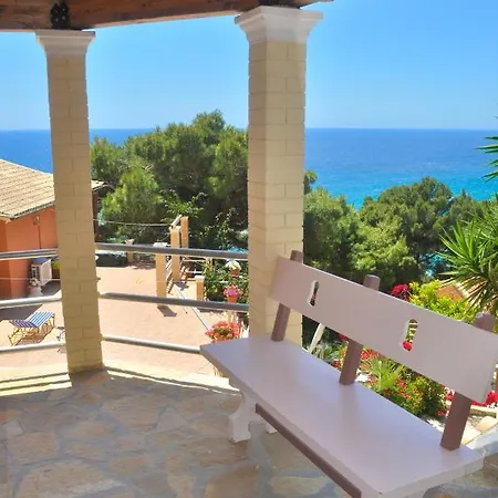 Takis On Small House With Garden And Sea View *
