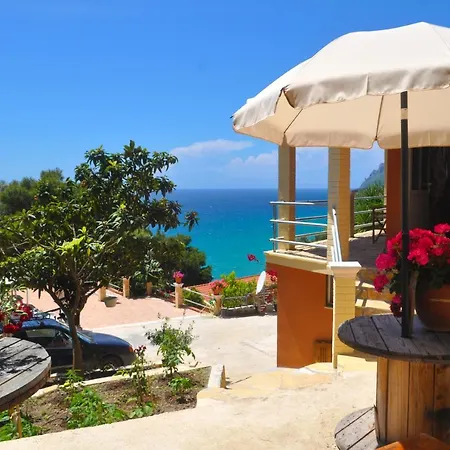 Daire Takis On Small House With Garden And Sea View