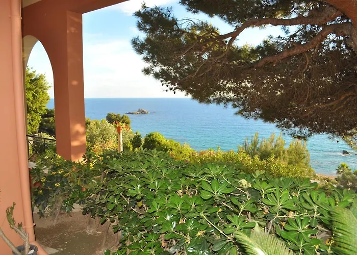 Takis On Small House With Garden And Sea View *