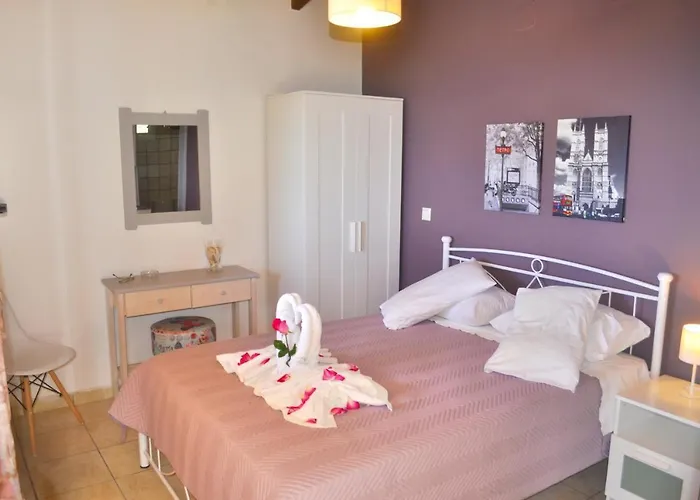 Apartment Takis On Small House With Garden And Sea View