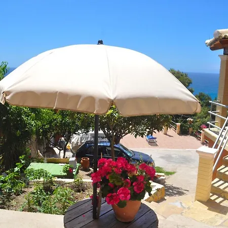 דירה Takis On Small House With Garden And Sea View *