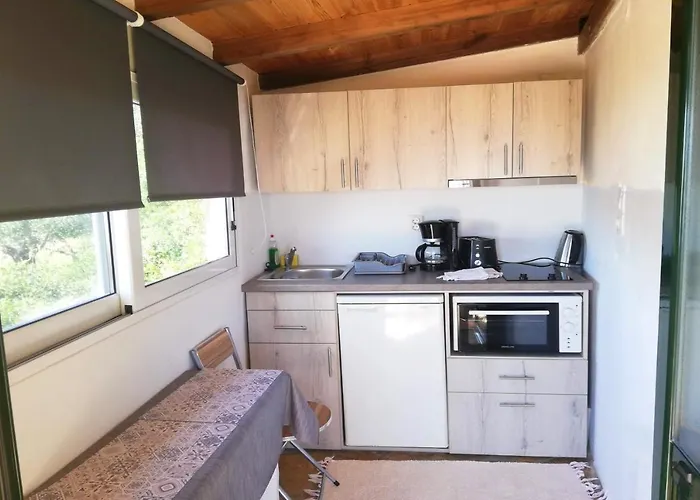 Appartement Takis On Small House With Garden And Sea View