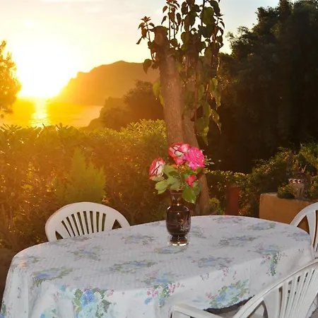 Apartmán Takis On Small House With Garden And Sea View